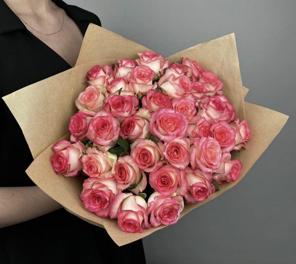 Букет из 35 розово-белых роз (70 см.)