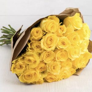 Букет из 23 желтых роз в упаковке — 23 желтые розы