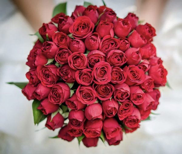 Букет невесты с красными розами