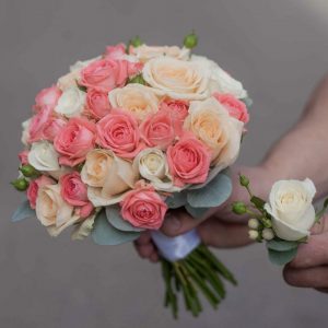 Букет невесты из ярких роз — Доставка букетов невесты