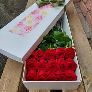 Коробка с 15 красными розами —