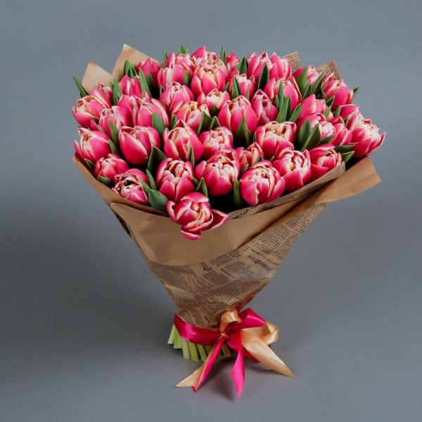 25 бело-розовых пионовидных тюльпанов
