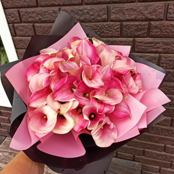 Букет из 29 розовых калл — Букеты на свидание