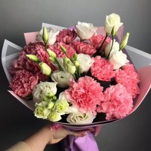 Букет из розовых гвоздик и эустом — Бизнес букеты