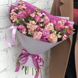 Букет из маттиолы, розы и гвоздики — Бизнес букеты