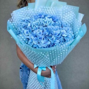 Букет из 11 голубых гортензий в упаковке — Букеты цветов
