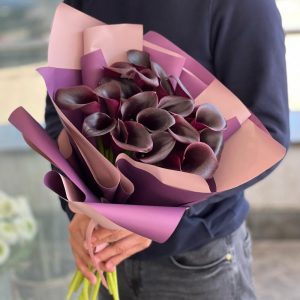 Букет из 25 фиолетовых калл — Букеты на свидание