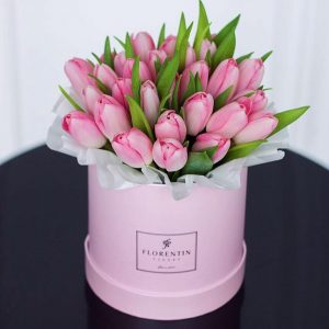 Букет из 21 розового тюльпана в коробке