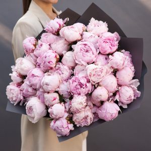 Букет из 45 розовых пионов — Пионы