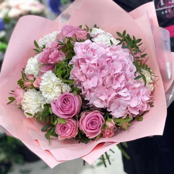 Розовый букет с розовой гортензией и розовыми розами — Букеты цветов
