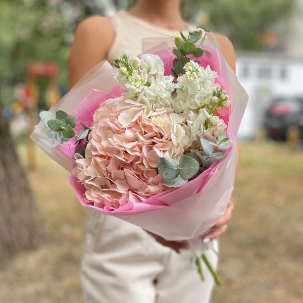 Букет из розовой гортензии и маттиолы — Букеты цветов