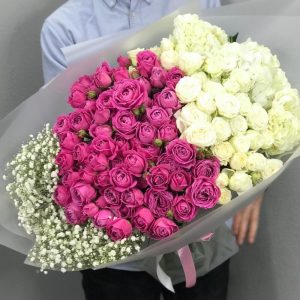 Огромный букет с пионовидными розами и гортензией — Букеты цветов