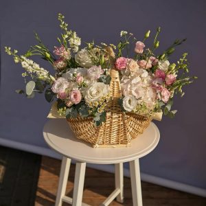 Композиция из гортензии, роз и эустом — Букеты цветов