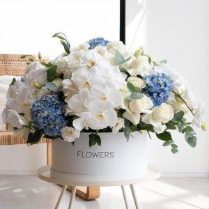 Орхидеи, гортензии, французские розы в букете — Букеты цветов