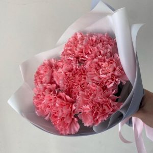 Букет из 17 розовых гвоздик в упаковке — Бизнес букеты