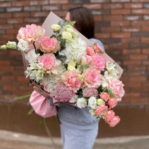 Большой букет из французской розы и гортензии — Букеты цветов