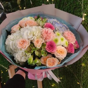 Сборный арт-букет с гортензией — Букеты цветов