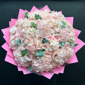 Розы Пинк Охара с нежными гортензиями — Букеты цветов