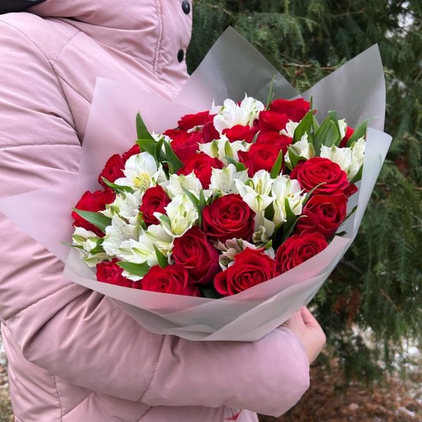 Букет из красных роз и альстромерий — Бизнес букеты