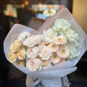 Букет с герберами, пионовидными розами — Букеты цветов