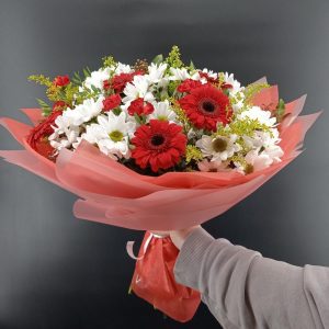 Букет из белых хризантем и гербер — Букеты цветов