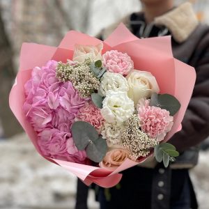 Сборный авторский букет с пионовидными розами, эустомой и гортензией — Букеты цветов