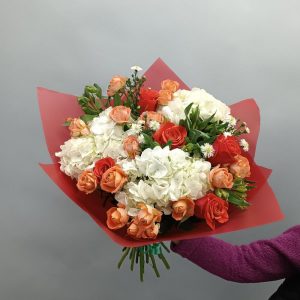Букет с гортензией и альстромерией — Букеты цветов