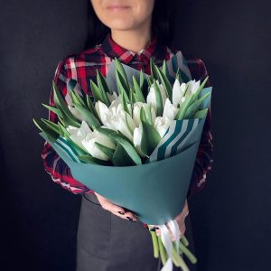 Букет из 19 белых тюльпанов — Дешевые тюльпаны к 8 марта
