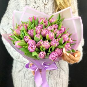 35 нежно-розовых пионовидных тюльпанов — Тюльпаны