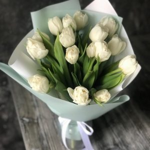 15 белых пионовидных тюльпанов — Доставка тюльпанов недорого