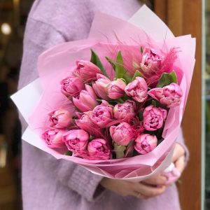 19 розовых пионовидных тюльпанов — Нежно-розовые тюльпаны недорого