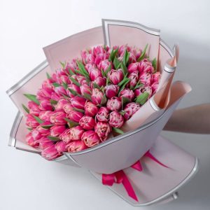 Букет из 75 бело-розовых тюльпанов — Большой букет тюльпанов