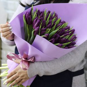 Букет из 49 фиолетовых тюльпанов — Тюльпаны