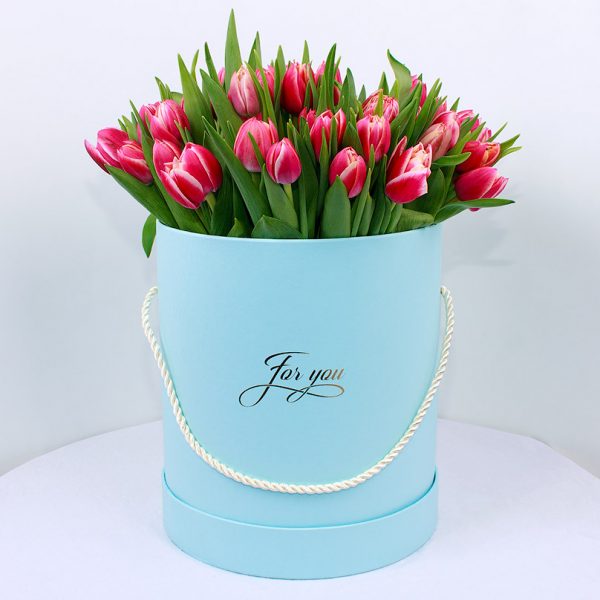 Букет из 49 бело-розовых тюльпанов в коробке — Тюльпаны