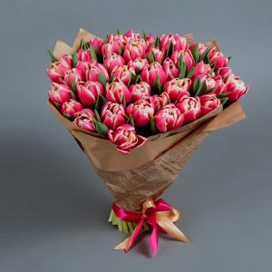 Букет из 19 бело-розовых тюльпанов — Доставка тюльпанов недорого