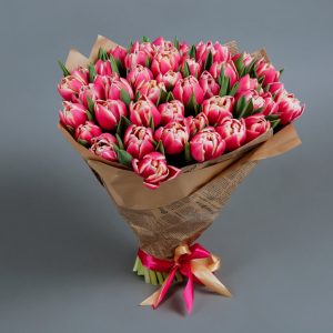 51 бело-розовый пионовидный тюльпан — 55 тюльпанов