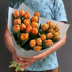 Букет из 25 оранжевых тюльпанов — Доставка тюльпанов недорого
