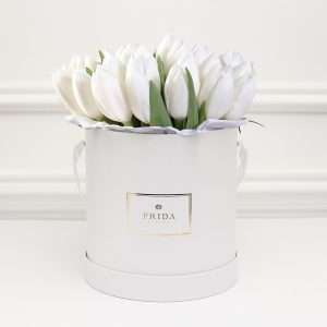Букет из 15 белых тюльпанов в коробке — Белые тюльпаны недорого