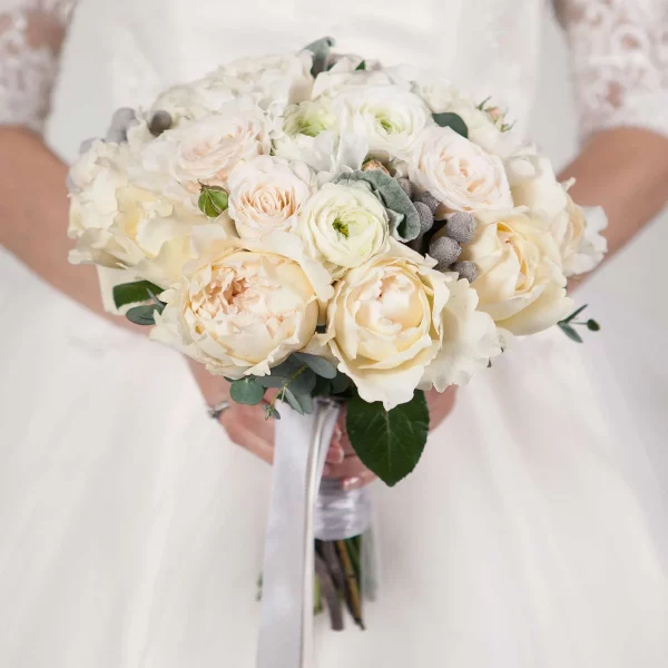 Букет невесты с розами «Снежная Королева» — Свадебные букеты