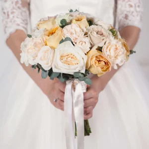 Букет невесты с розами "Карамель"