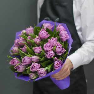 35 фиолетовых пионовидных тюльпанов — Тюльпаны