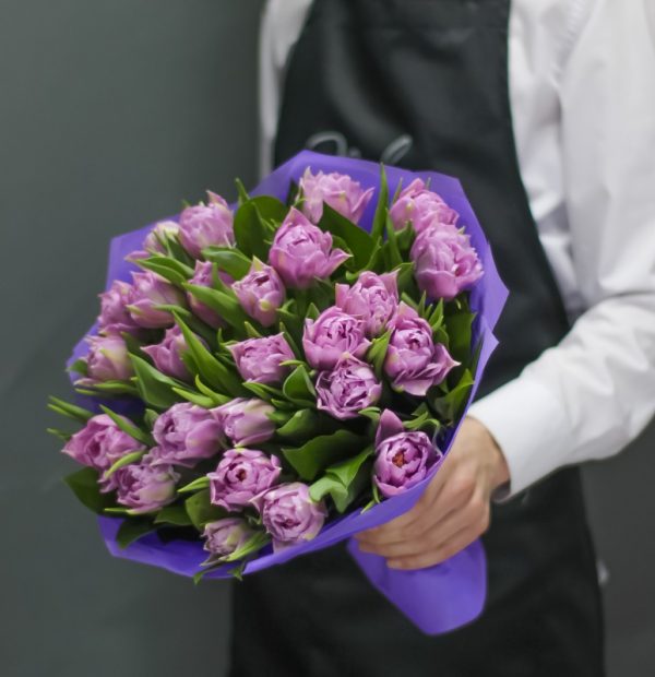 35 фиолетовых пионовидных тюльпанов