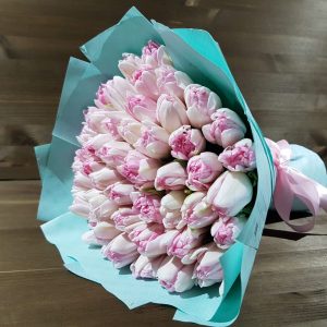 49 нежно-розовых пионовидных тюльпанов