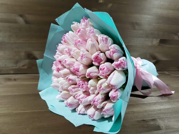 49 нежно-розовых пионовидных тюльпанов — Тюльпаны