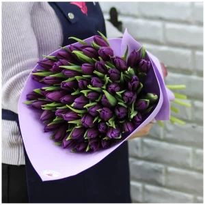 Букет из 35 фиолетовых тюльпанов — Тюльпаны
