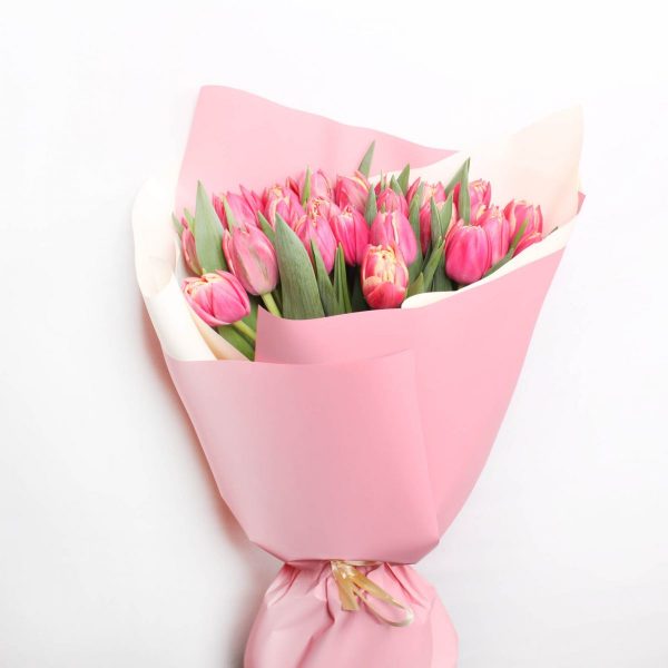 Букет из 25 розовых тюльпанов в упаковке