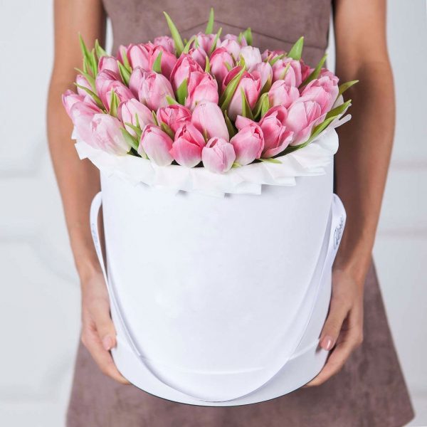 Букет из 49 нежно-розовых тюльпанов в коробке — Тюльпаны