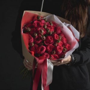 Букет из пионовидных роз Red Piano — Доставка роз