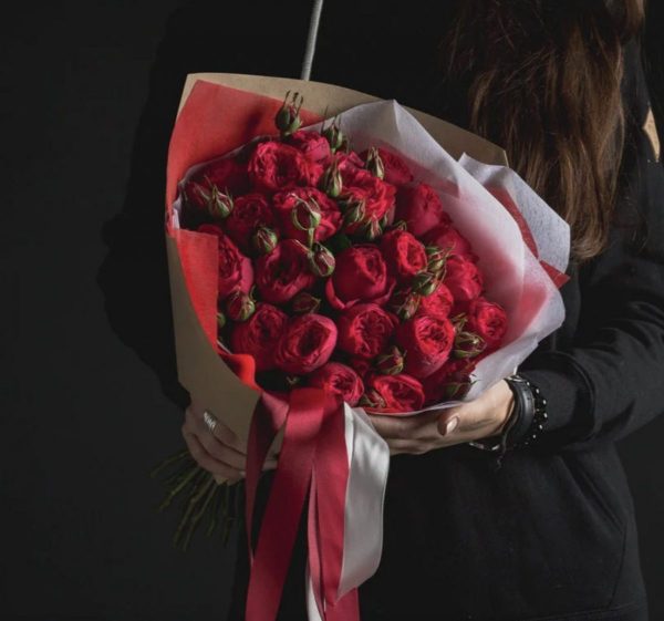 Букет из пионовидных роз Red Piano — Розы