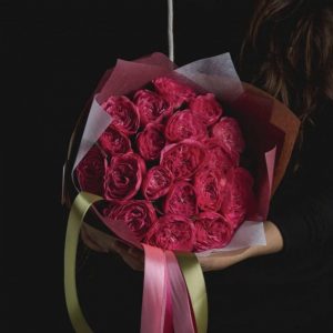 Букет из пионовидных роз Baronesse — Розы